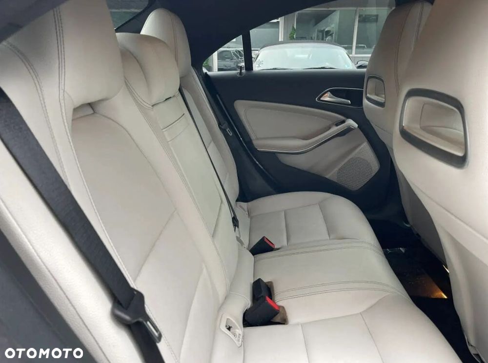 Mercedes-Benz CLA 250 4-Matic AMG Line - 17