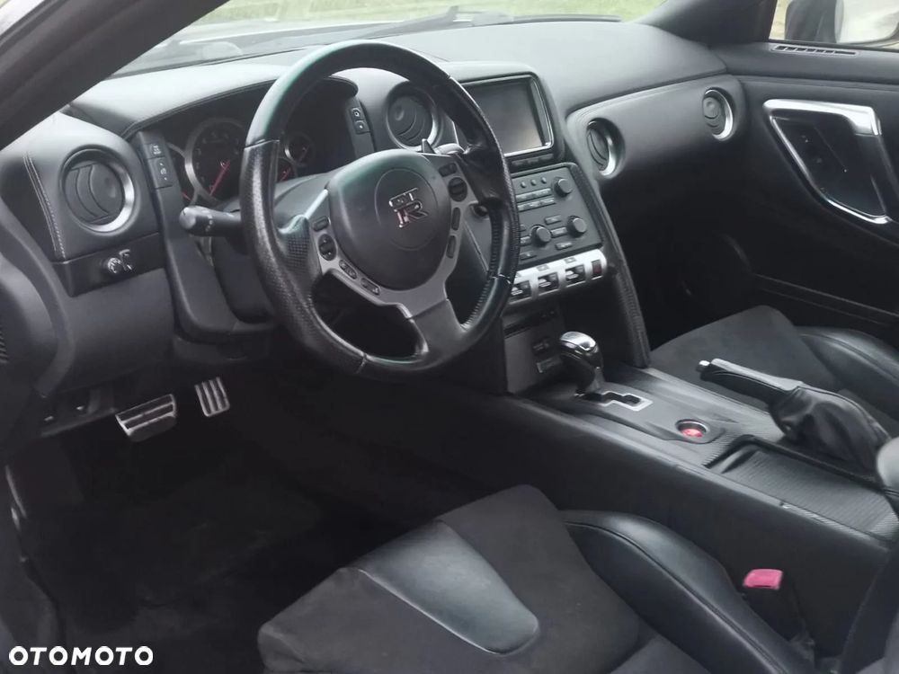 Nissan GT-R - 15
