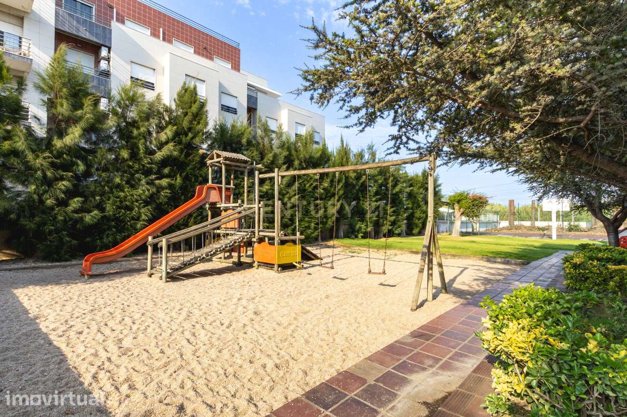 Apartamento T4 com Terraço Privativo e Churrasqueira no Condomínio Lez - Grande imagem: 2/46