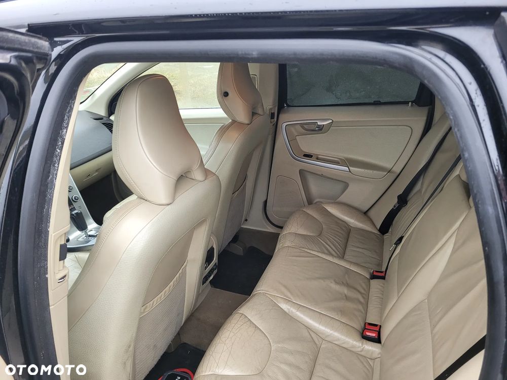 Volvo XC 60 2.4D AWD Momentum - 9