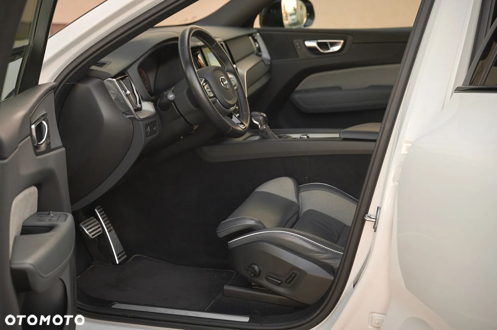 Volvo XC 60 D4 R-Design - 23