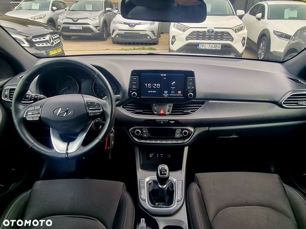 Hyundai i30 1.6 D GO - 14