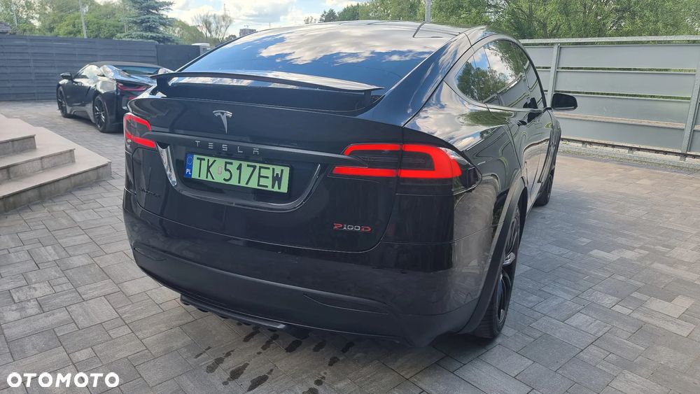 Tesla Model X - 4