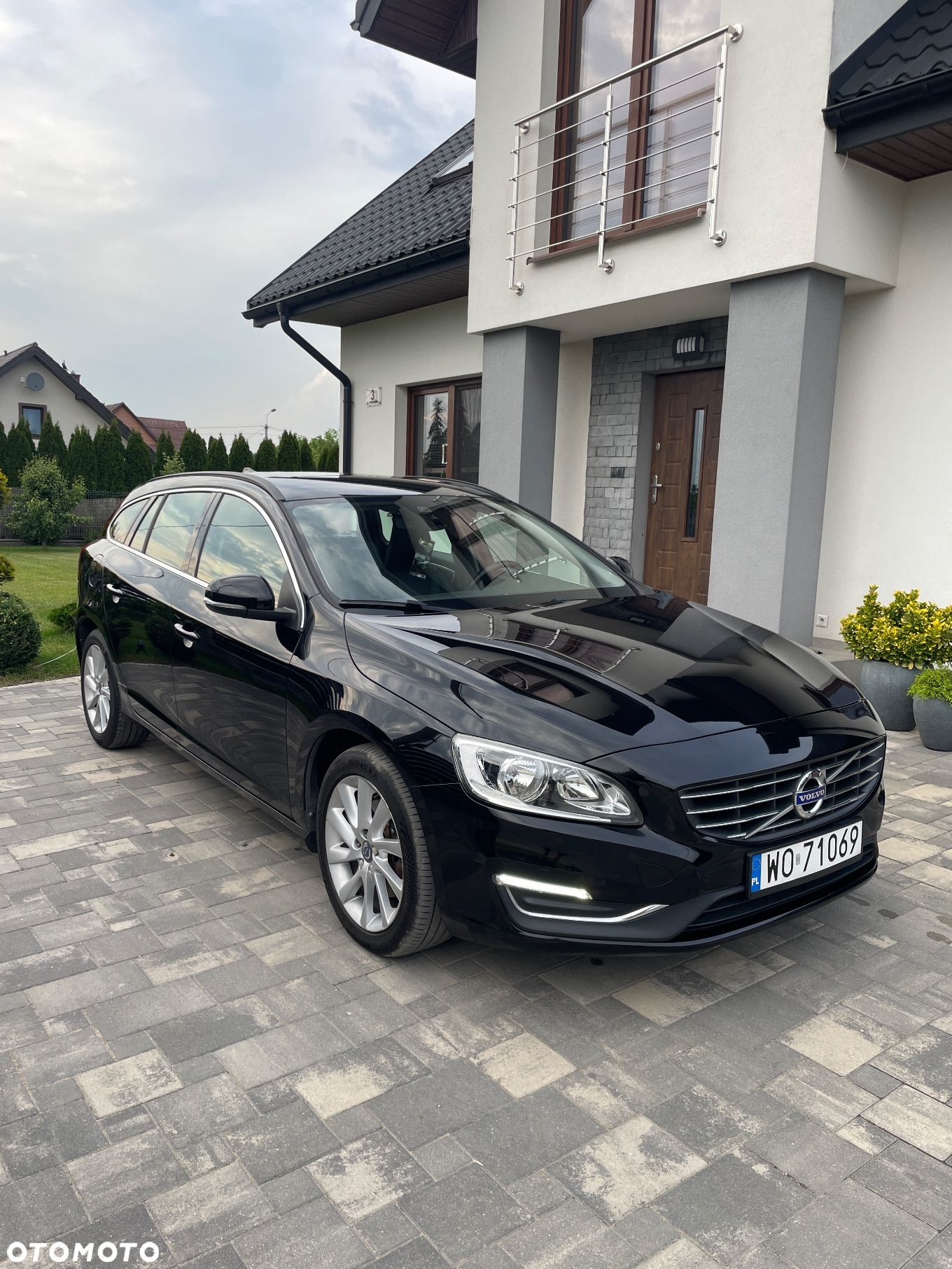 Volvo V60 D2 Summum - 1