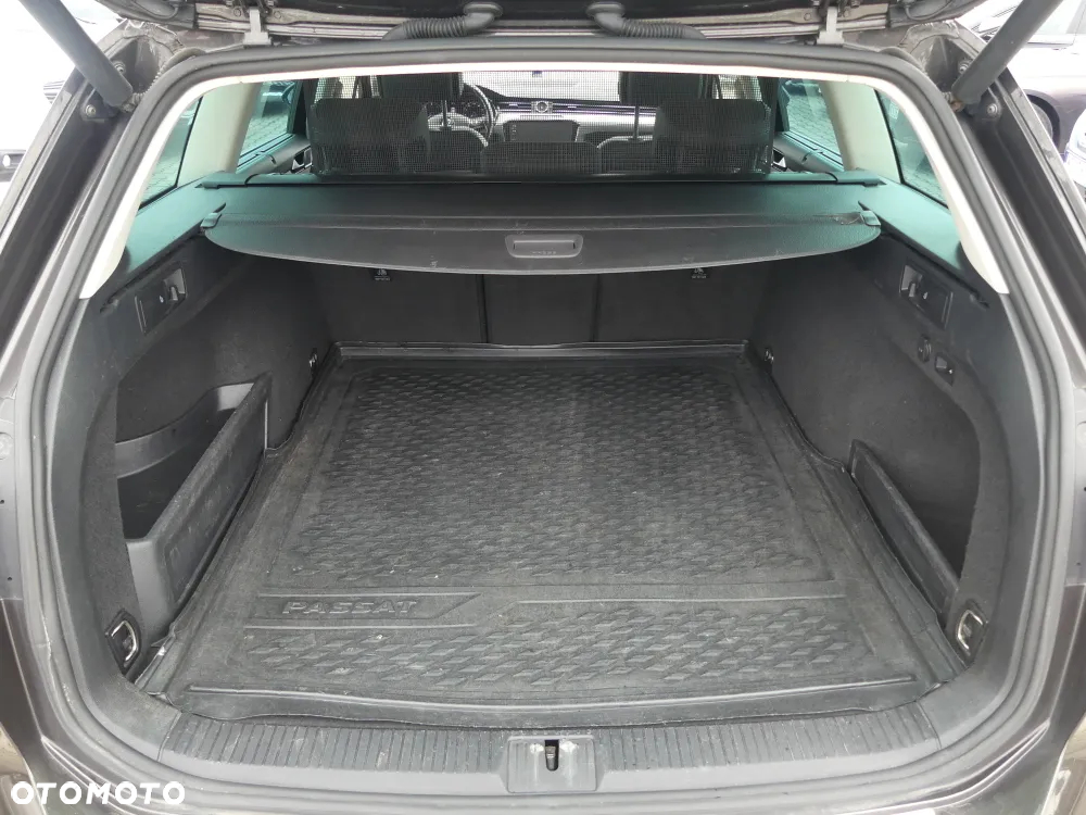 Volkswagen Passat - 11