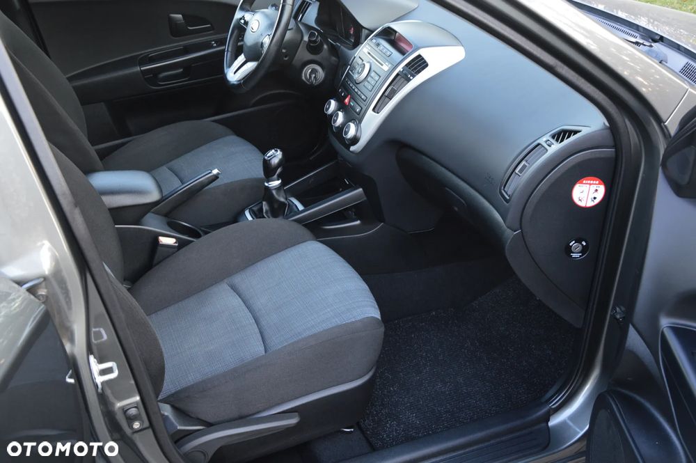 Kia Ceed 1.4 CVVT Dream-Team Edition - 6