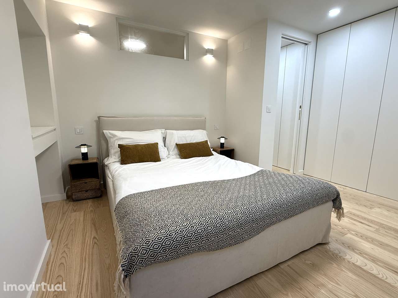 T2 Premium Renovado na Graça | Mobilado | Pátio traseiro | Boa luz - Grande imagem: 3/17