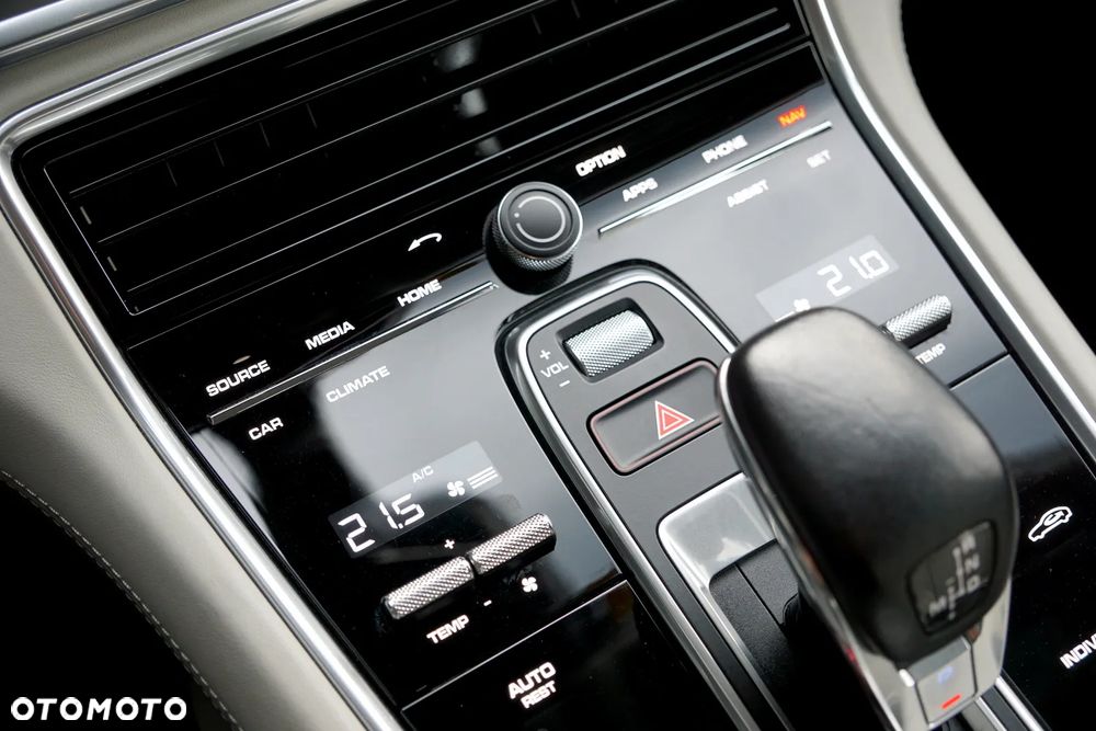 Porsche Panamera 4 - 35