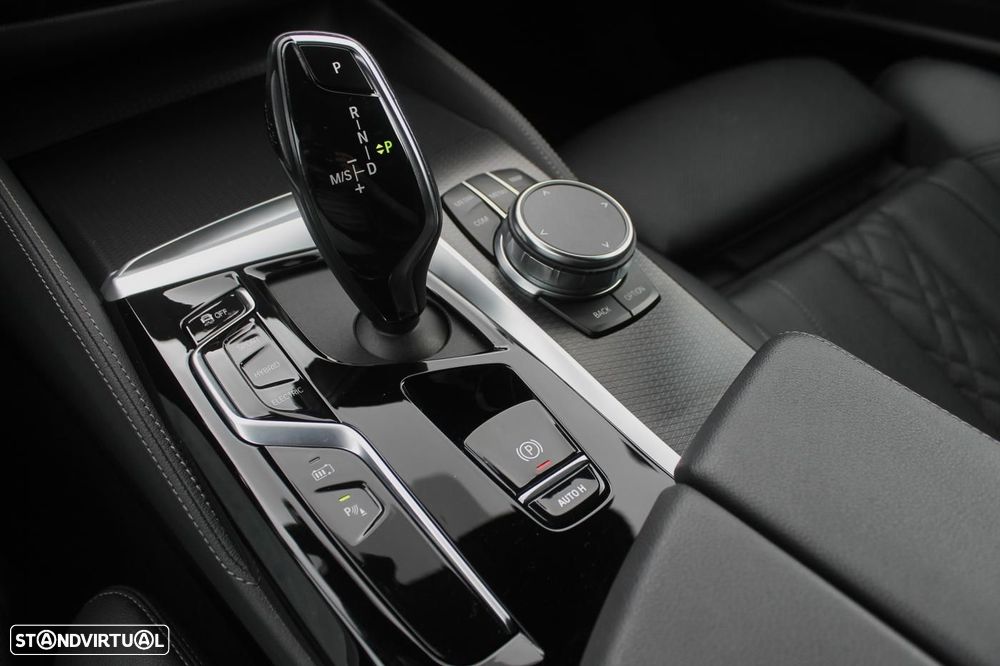 BMW 530 e Pack Desportivo M - 35