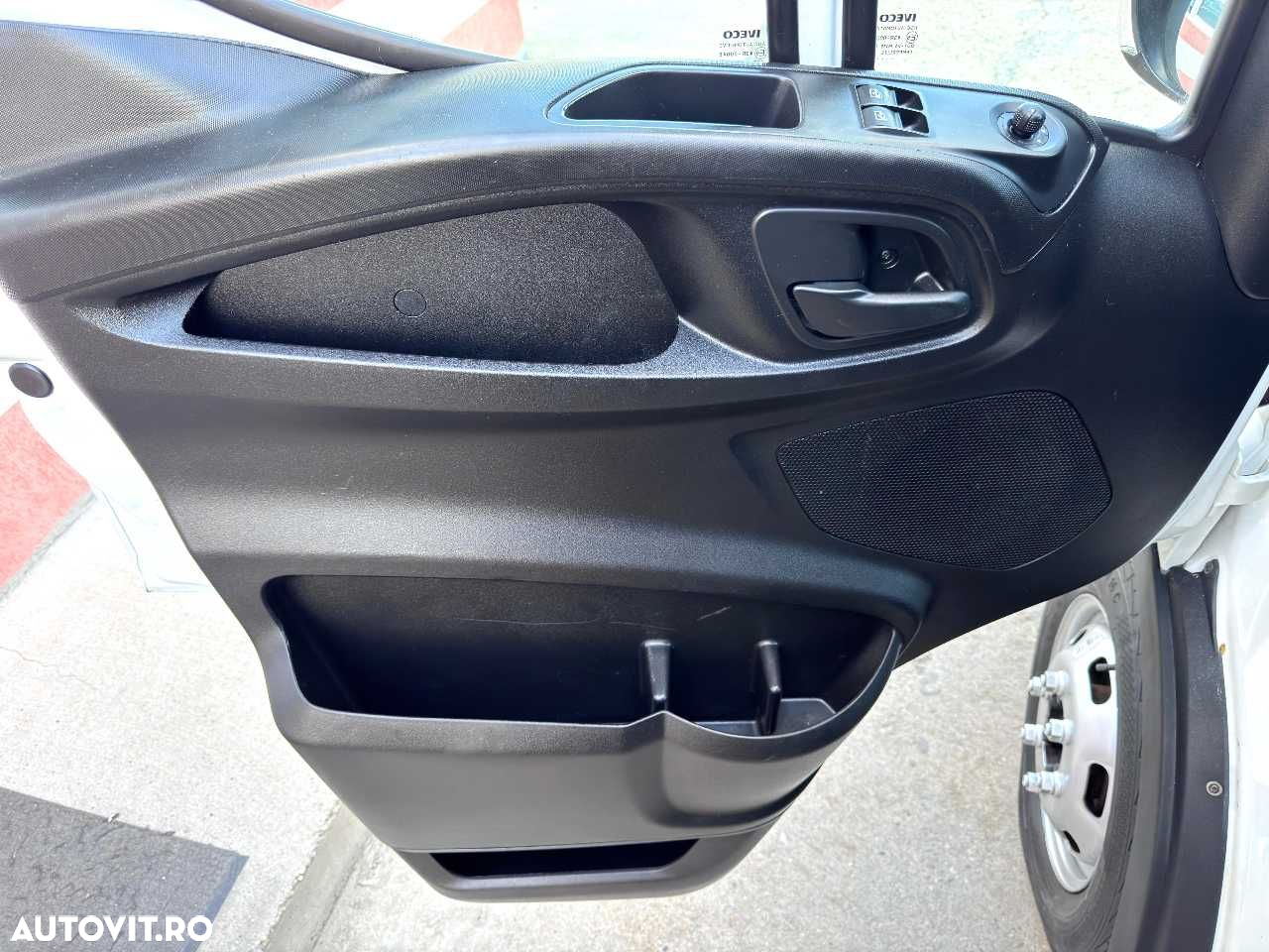 Iveco DAILY CUB FRIGORIFIC  -32 GRADE CU LIFT - 17