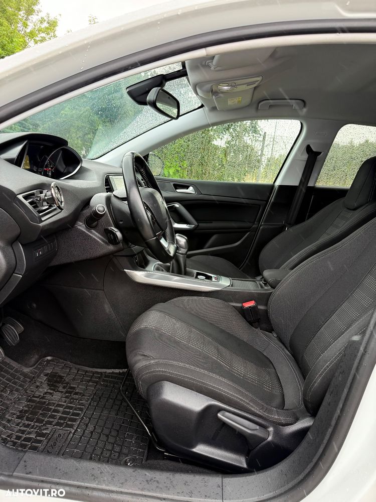 Peugeot 308 1.2 L PureTech Turbo S&S Allure - 21