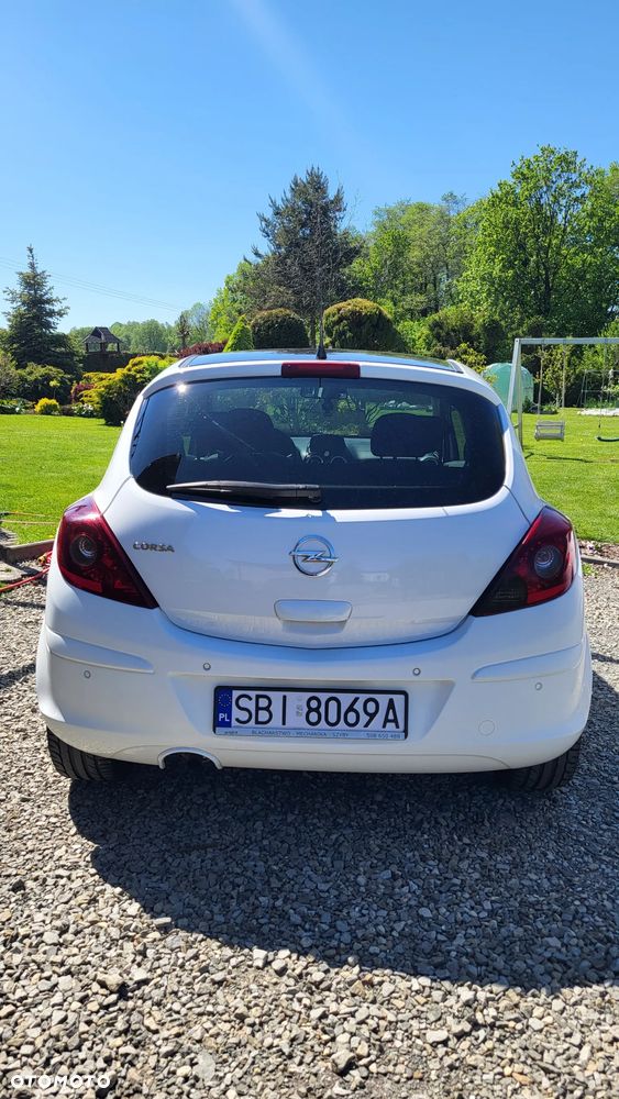 Opel Corsa 1.4 16V Color Edition - 1