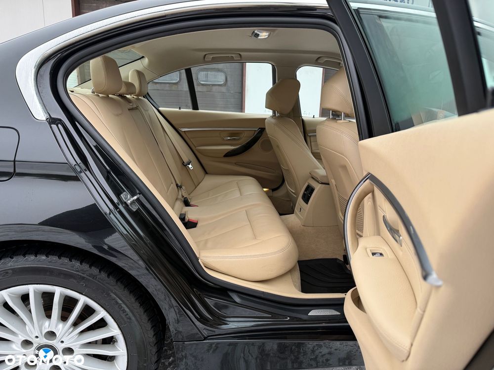BMW Seria 3 320d xDrive Luxury Line - 15