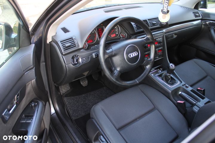 Audi A4 Limousine - 7