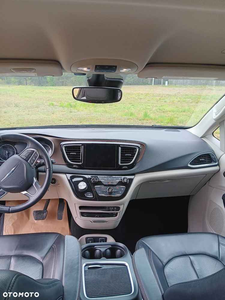 Chrysler Pacifica - 11