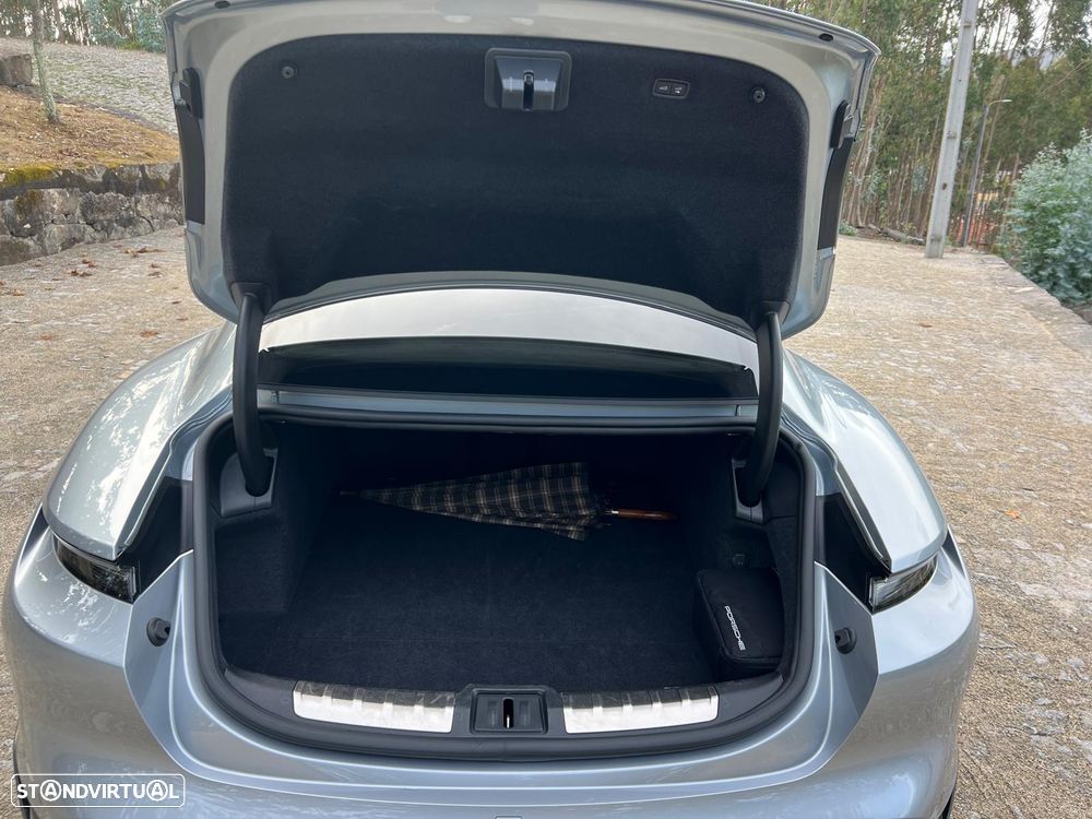 Porsche Taycan Turbo S - 24