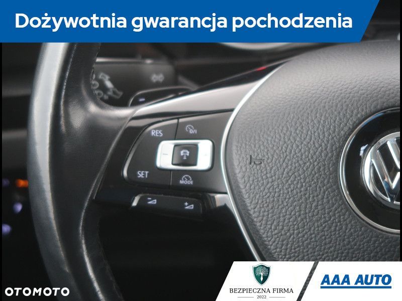 Volkswagen Touran - 22