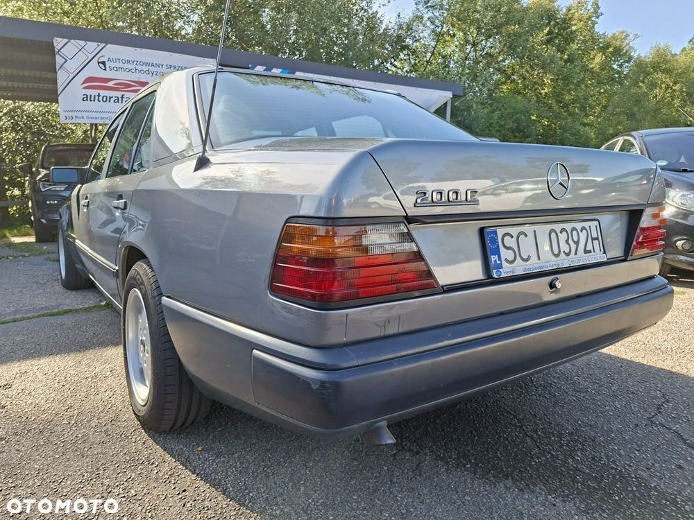 Mercedes-Benz Klasa E 200 - 9