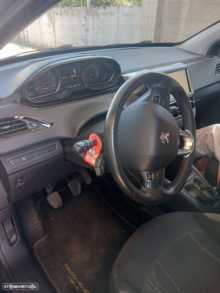 Peugeot 208 1.4 HDi - 9