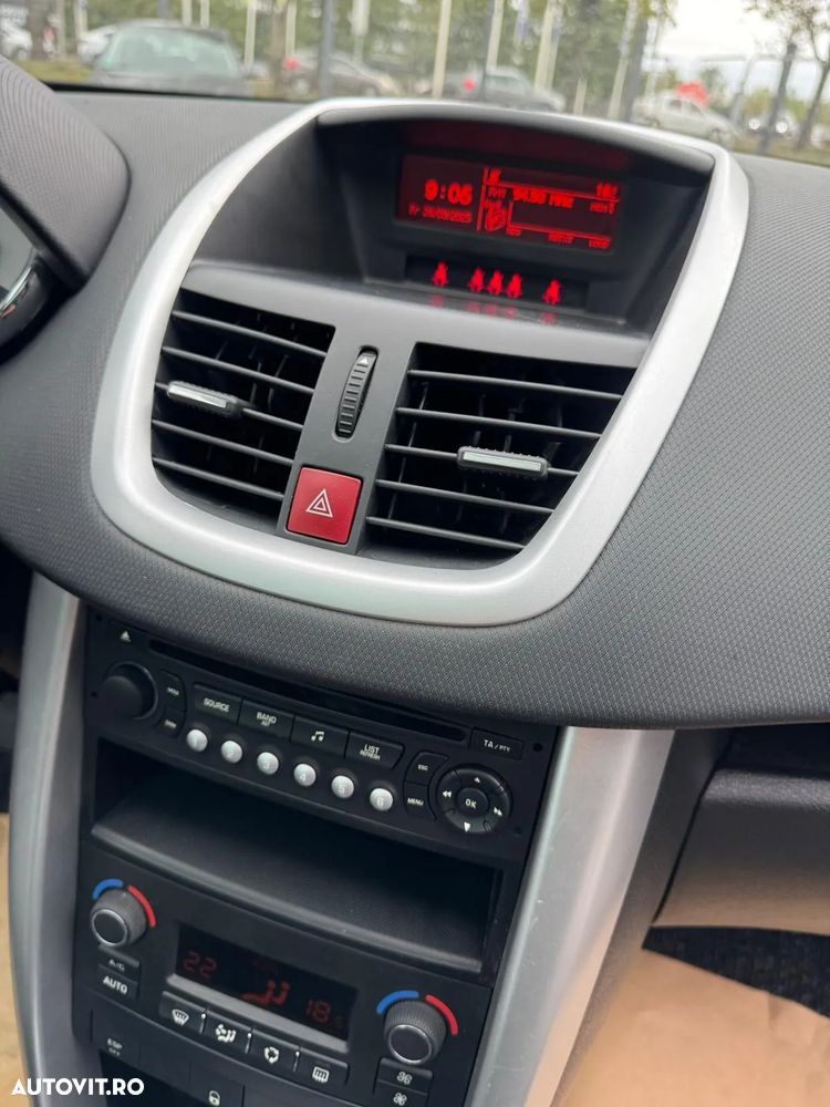 Peugeot 207 CC 1.6 HDI FAP Eclipse - 14