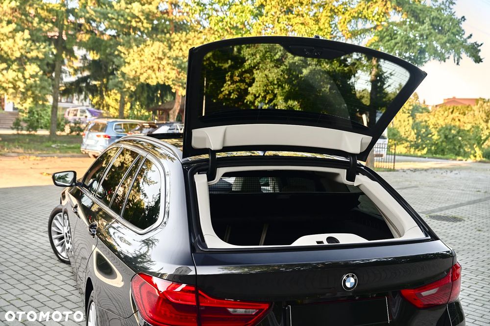 BMW Seria 5 525d Luxury Line - 11