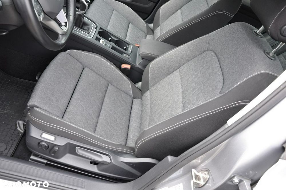 Volkswagen Passat - 11