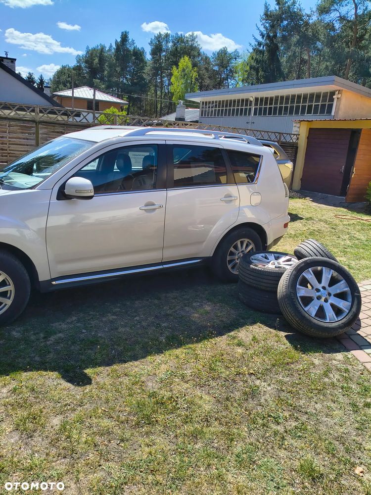 Mitsubishi Outlander 2.2 DID Instyle NAVI TC-SST - 4