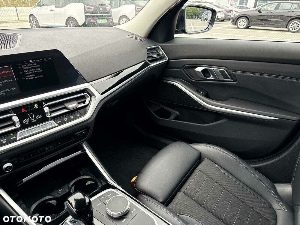 BMW Seria 3 320d Sport Line - 26