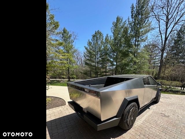 Tesla Cybertruck - 12