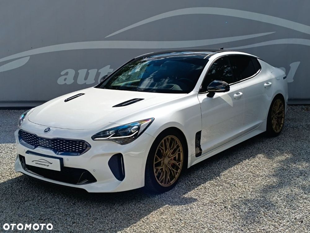Kia Stinger - 10