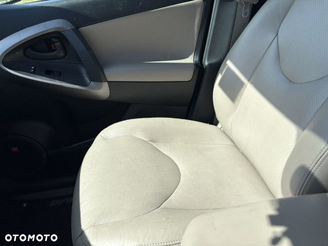 Toyota RAV4 - 6