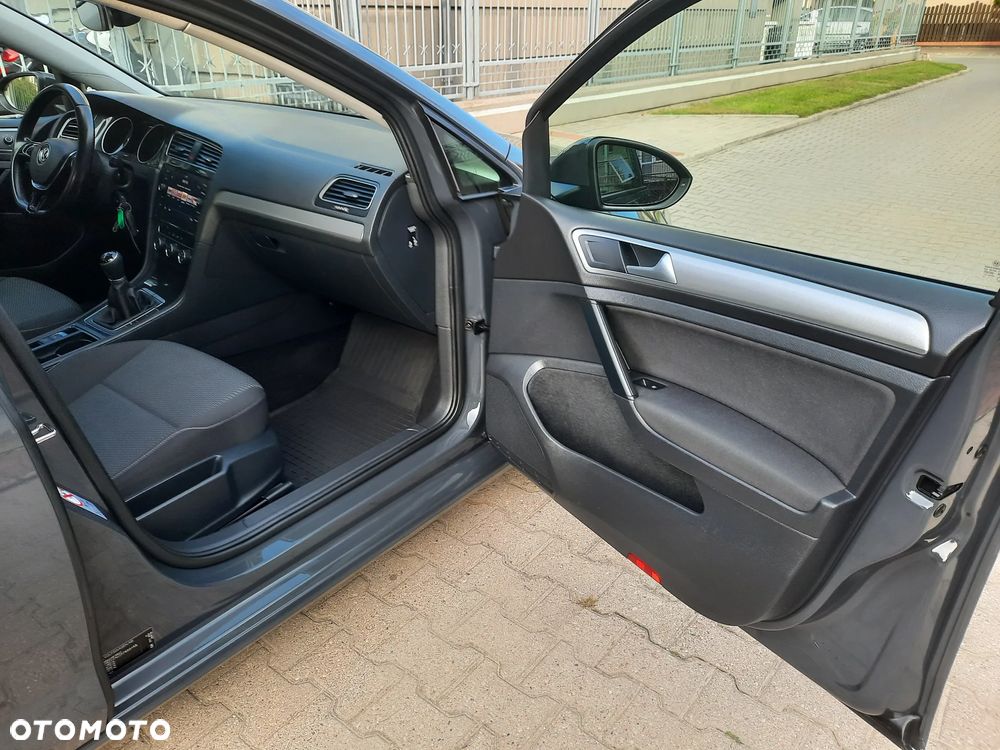 Volkswagen Golf - 24