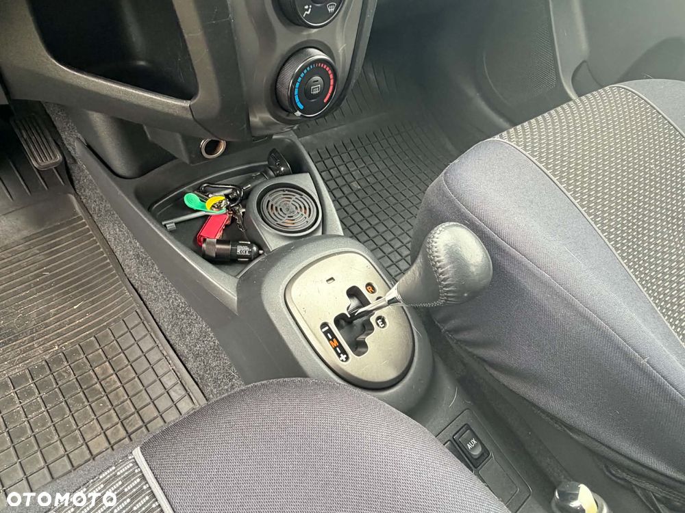 Toyota Yaris 1.4 D-4D Sol MM - 8