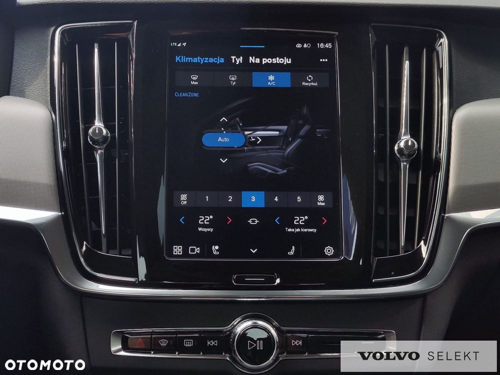 Volvo V90 Cross Country - 28