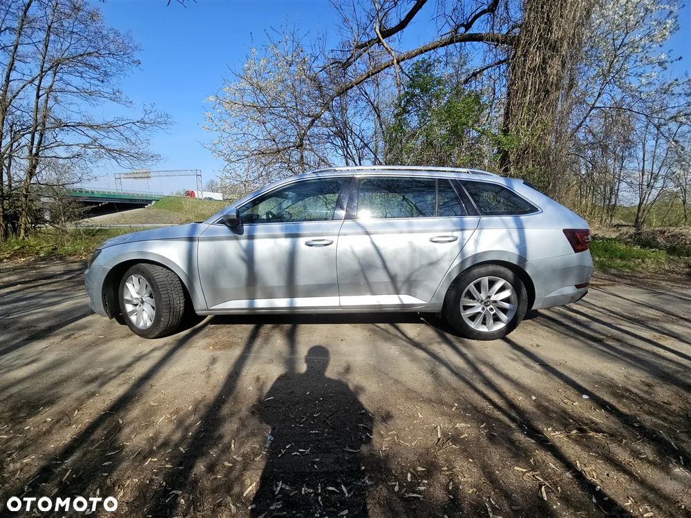 Skoda Superb 2.0 TDI SCR Ambition DSG - 5