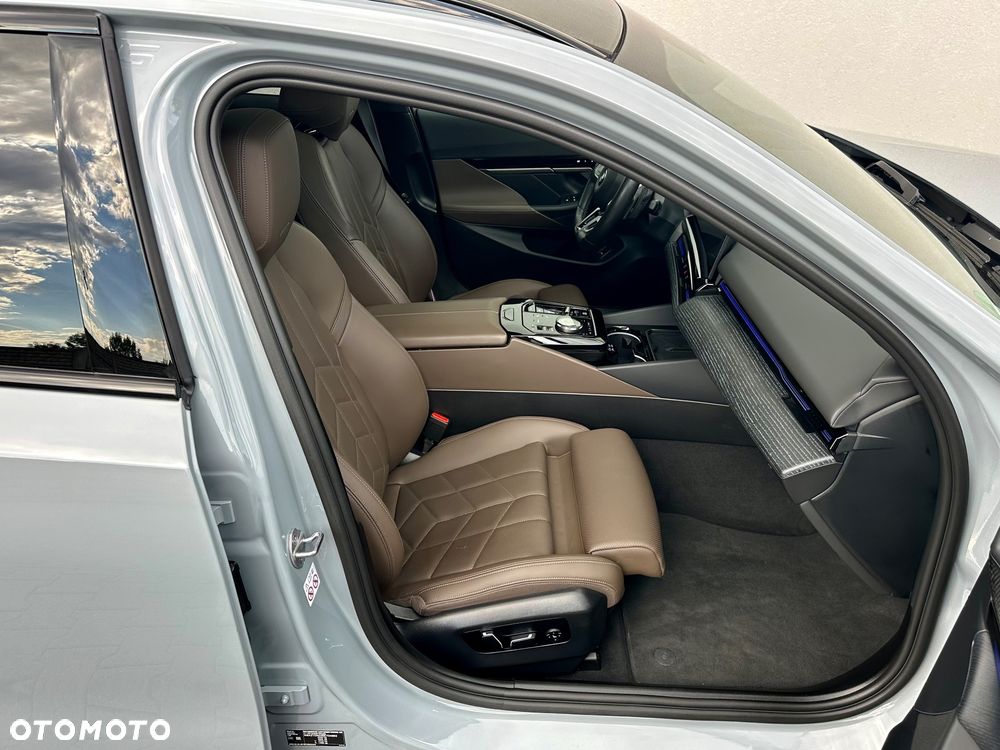 BMW Seria 5 520d xDrive mHEV M Sport - 25