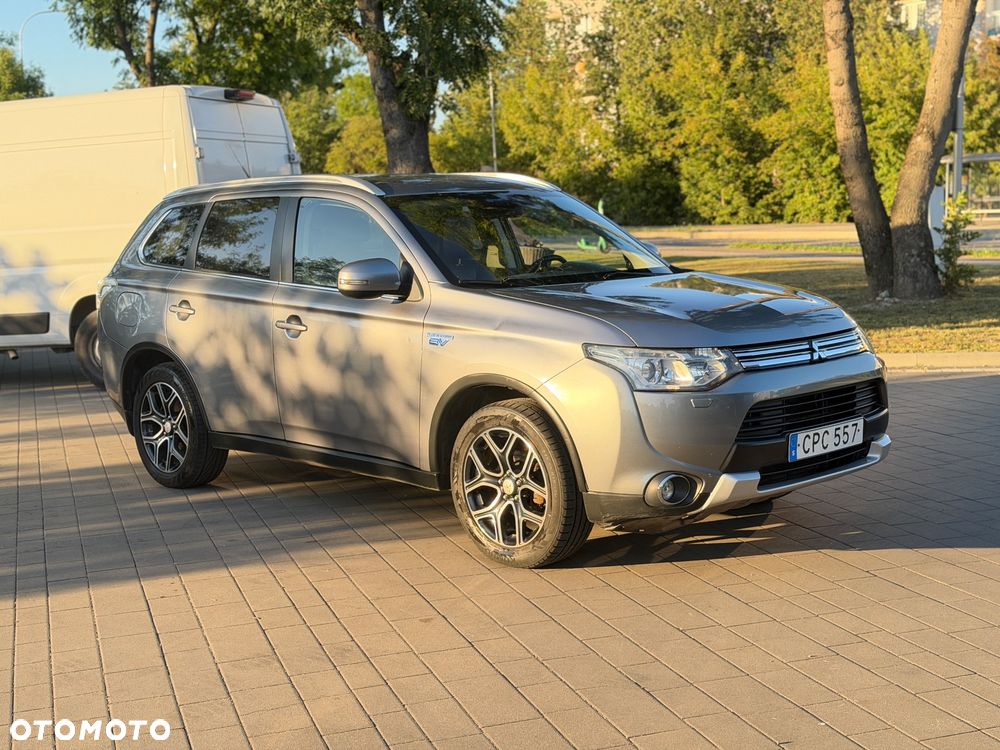 Mitsubishi Outlander Instyle NAVI + - 5