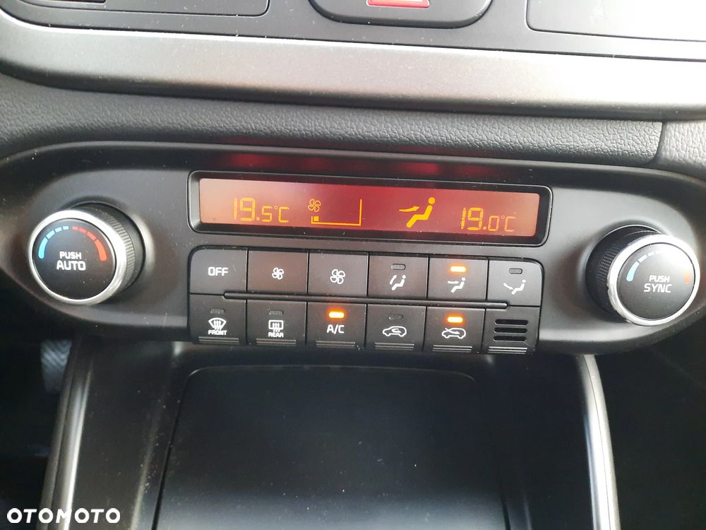 Kia Carens 1.6 GDI L 7os - 28