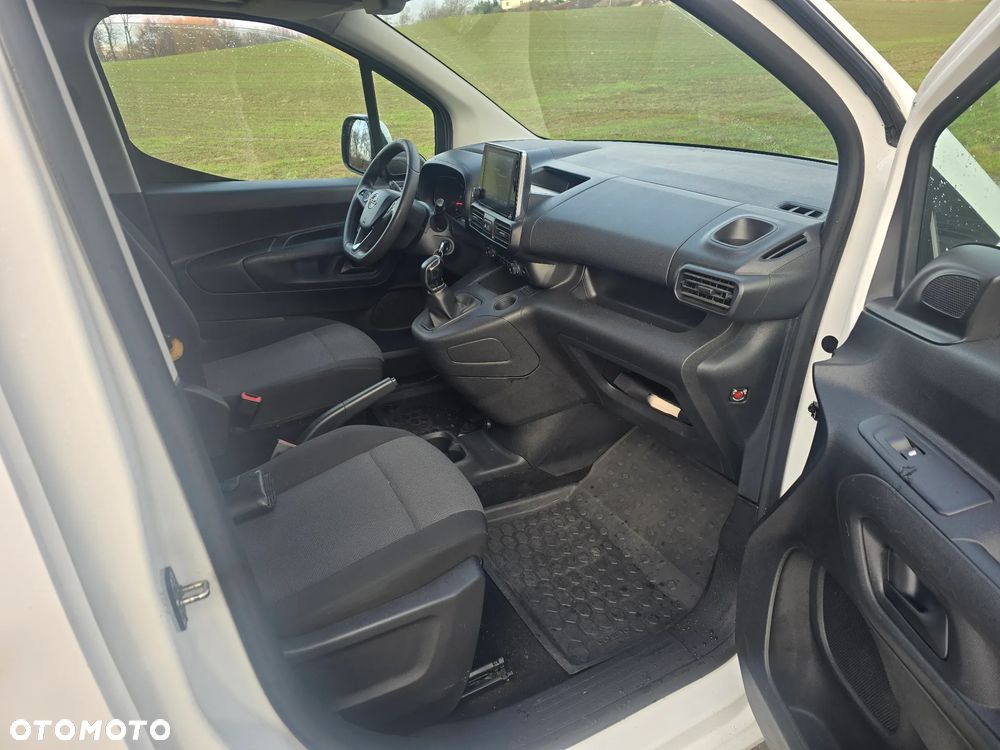 Opel COMBO - 19