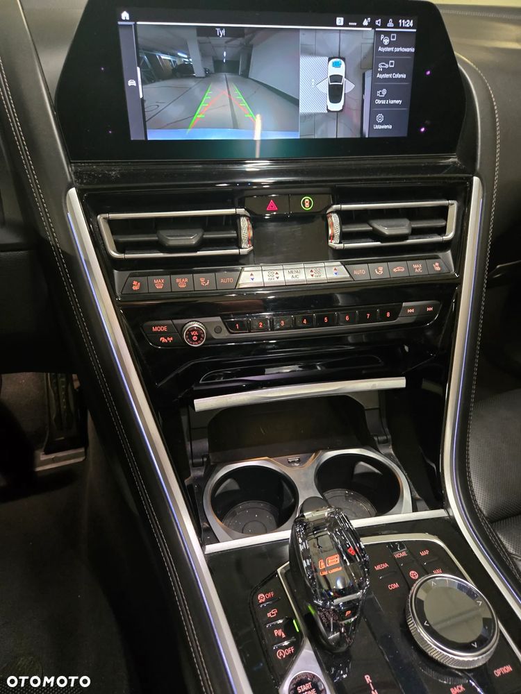 BMW Seria 8 - 24