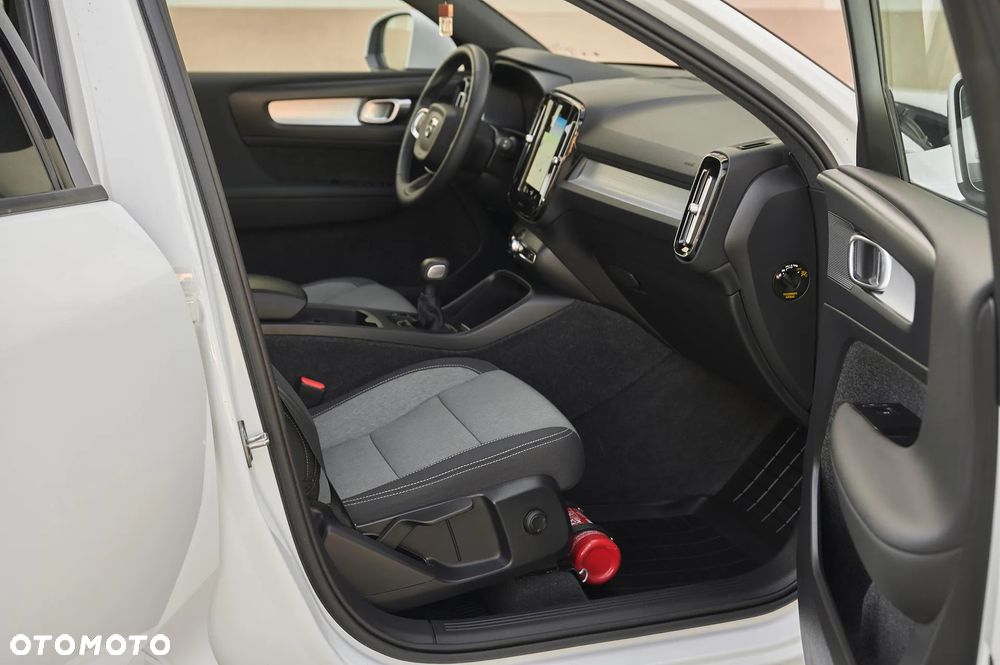 Volvo XC 40 T3 Momentum Pro - 30