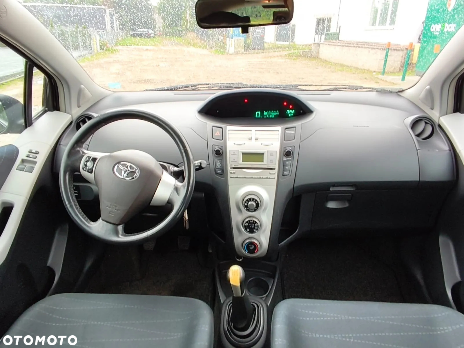 Toyota Yaris - 10