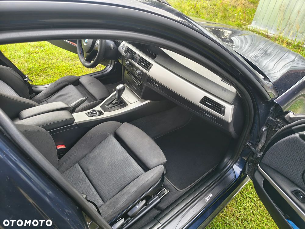 BMW Seria 3 318d DPF - 26