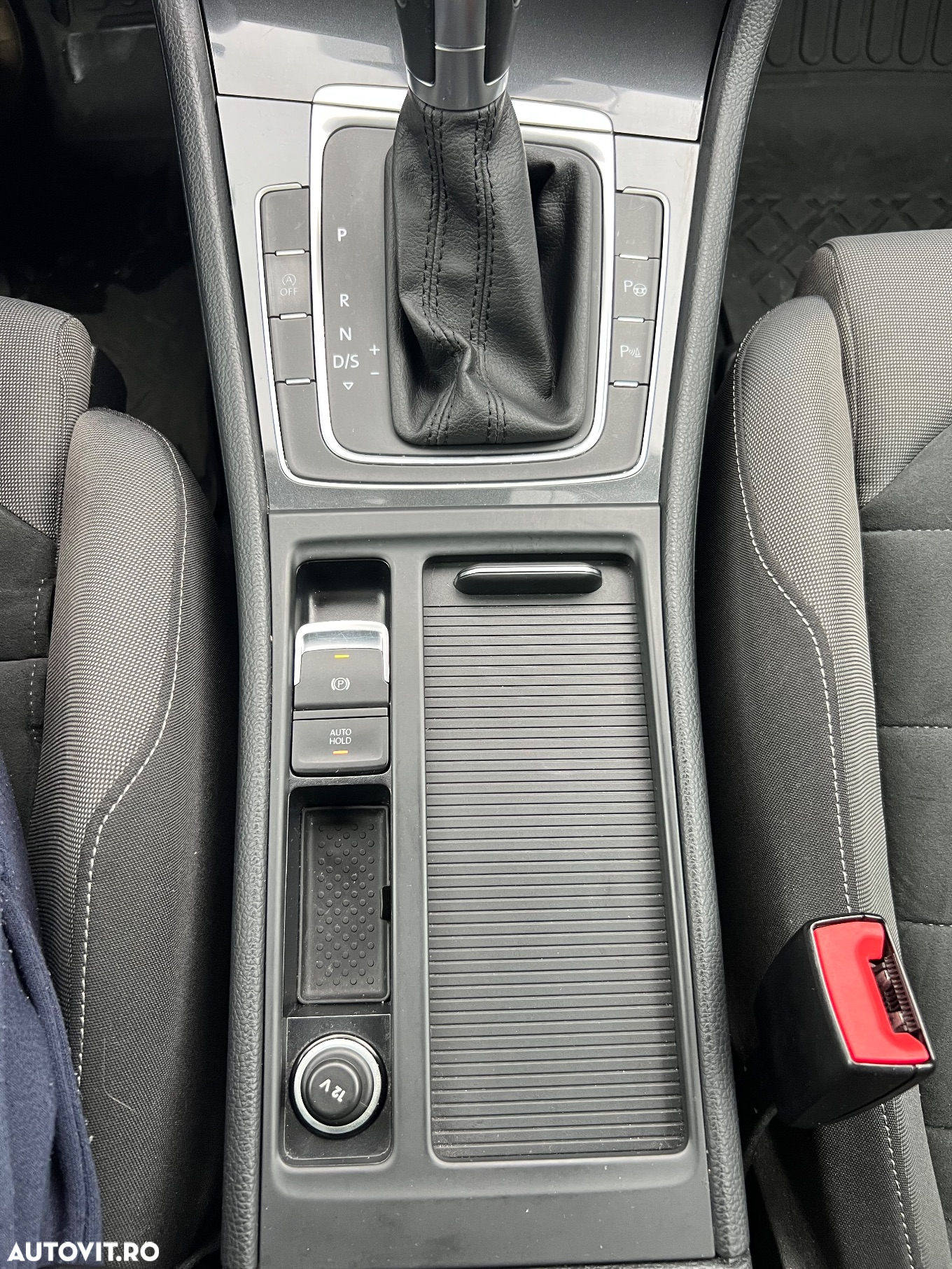 Volkswagen Golf 1.6 TDI DSG Comfortline - 11