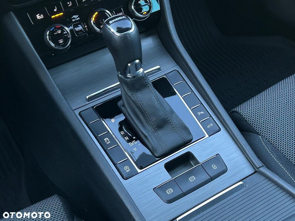 Skoda Superb 2.0 TDI SCR Style DSG - 25