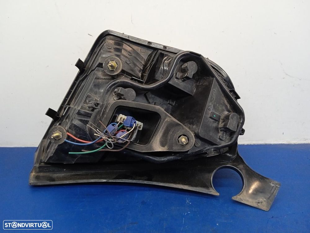 FAROLIM TRASEIRO DIREITO FIAT STILO 2005 -46823705 - 3