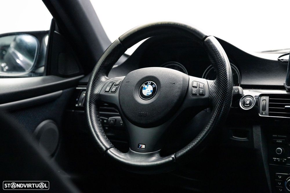 BMW 320 d Coupe Edição M - 25