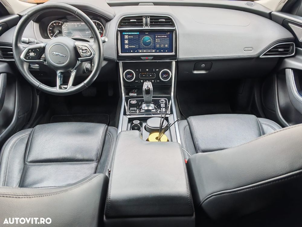 Jaguar XE P250 RWD Standard S - 15