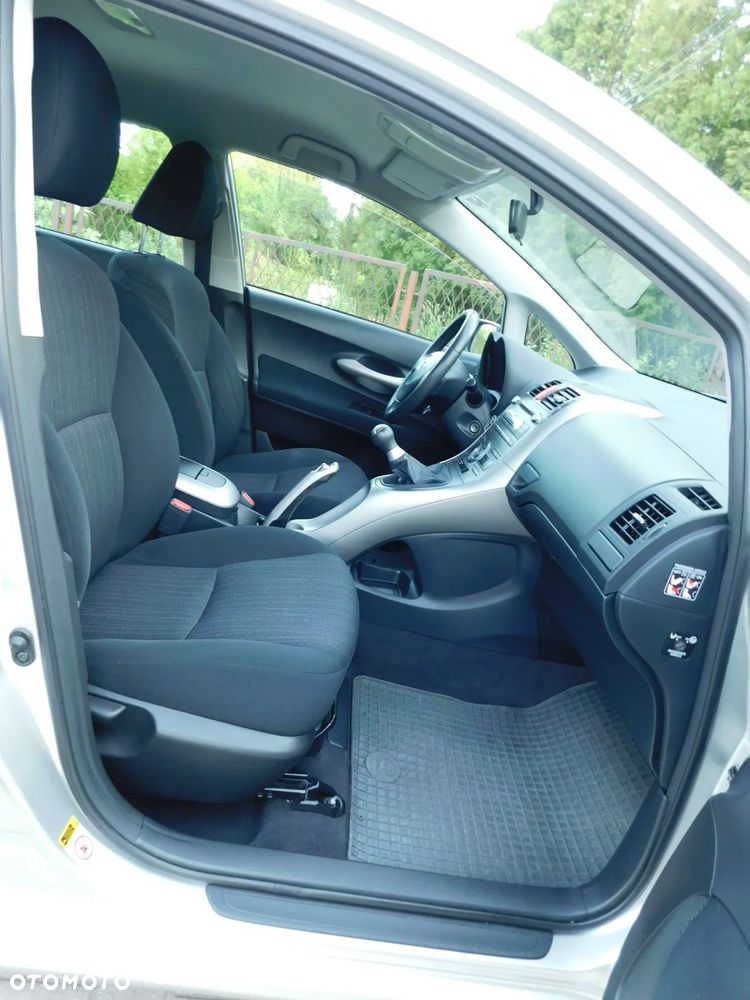 Toyota Auris 1.6 VVT-i Executive - 16