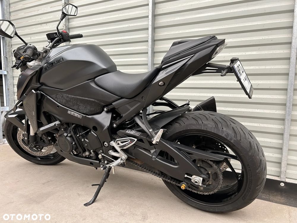 Suzuki GSX - 3